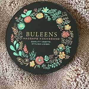 Floral Black Magsafe Kickstand